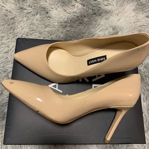 Like new ! Nine West heels in nude